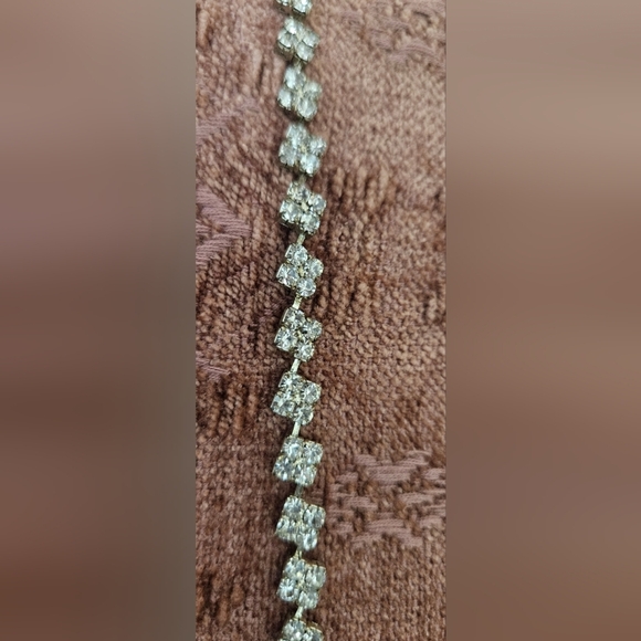 🌟Elegant  Silver Bracelet With Sparkling Princess Cut Crystal Rhinestones🌟 - Picture 5 of 11